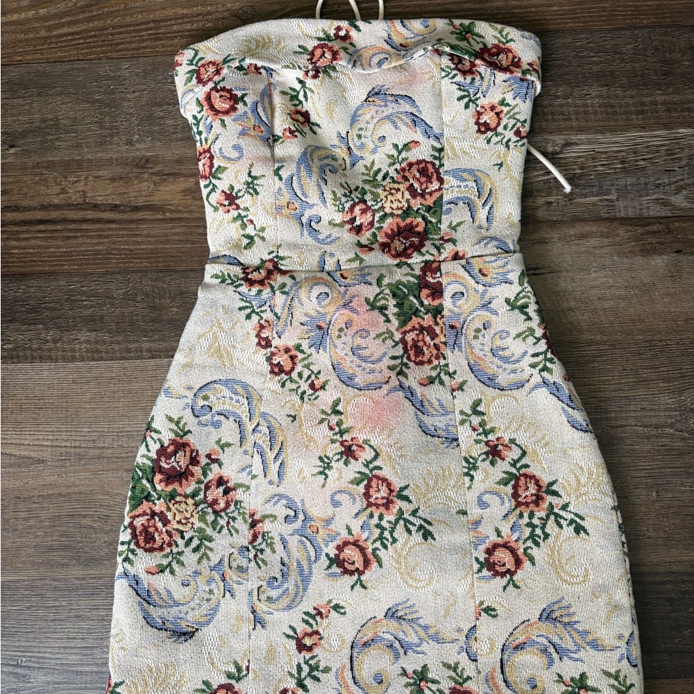 Edikted Strapless Floral Tapestry Strapless Mini Dress XS Extra Small - Picture 3 of 5